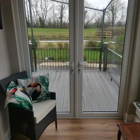 Tranquil Unit Close To Kells