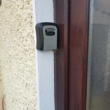 Tranquil Unit Close To Kells Appartement