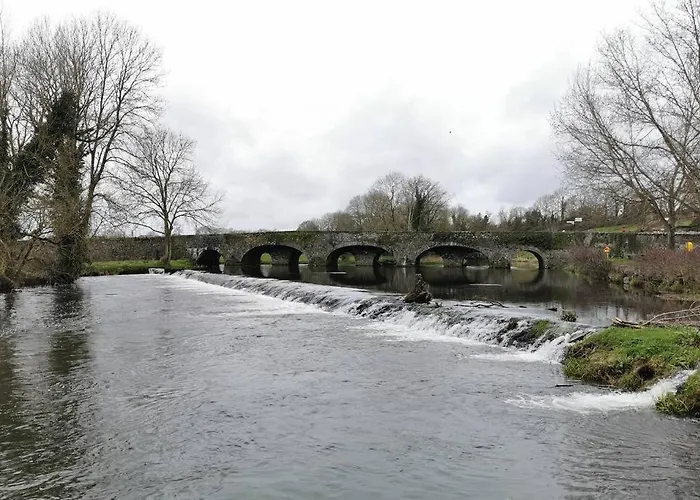 Tranquil Unit Close To Kells Apartment