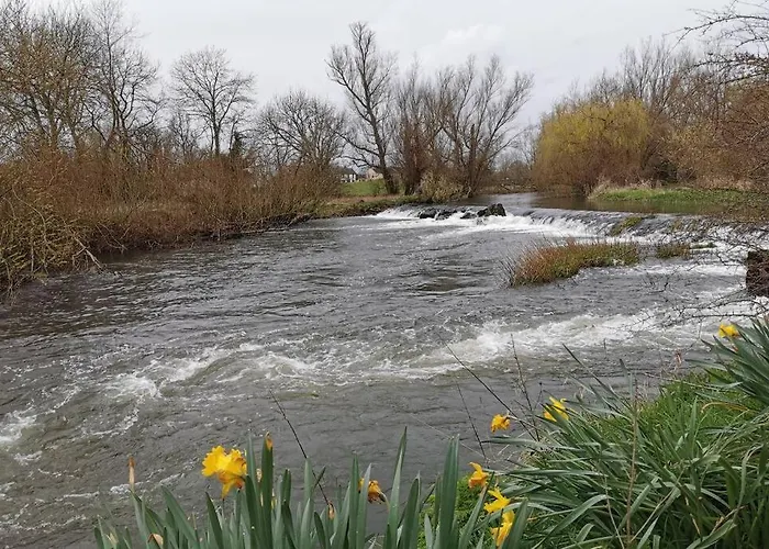 Tranquil Unit Close To Kells דירה