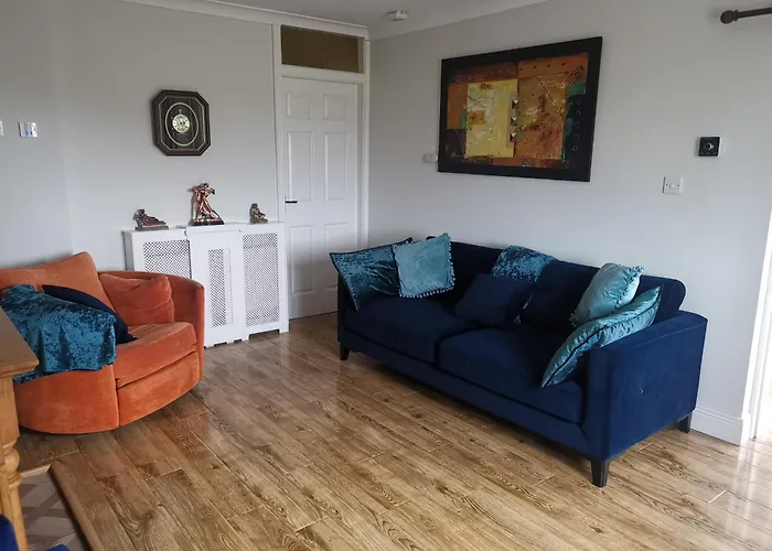 Tranquil Unit Close To Kells Apartment