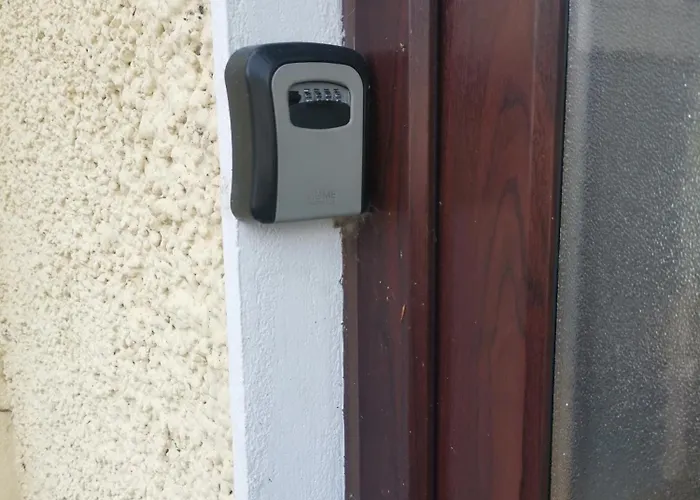 Tranquil Unit Close To Kells Apartment